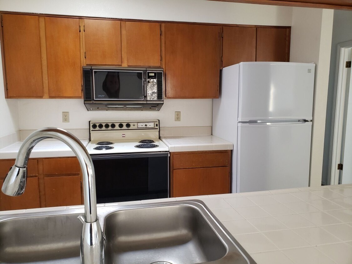 Foto principal - 3 Bedroom Condo in Gated Community