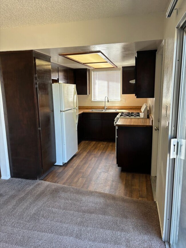 Building Photo - 2 Bedroom 1 Bath Home