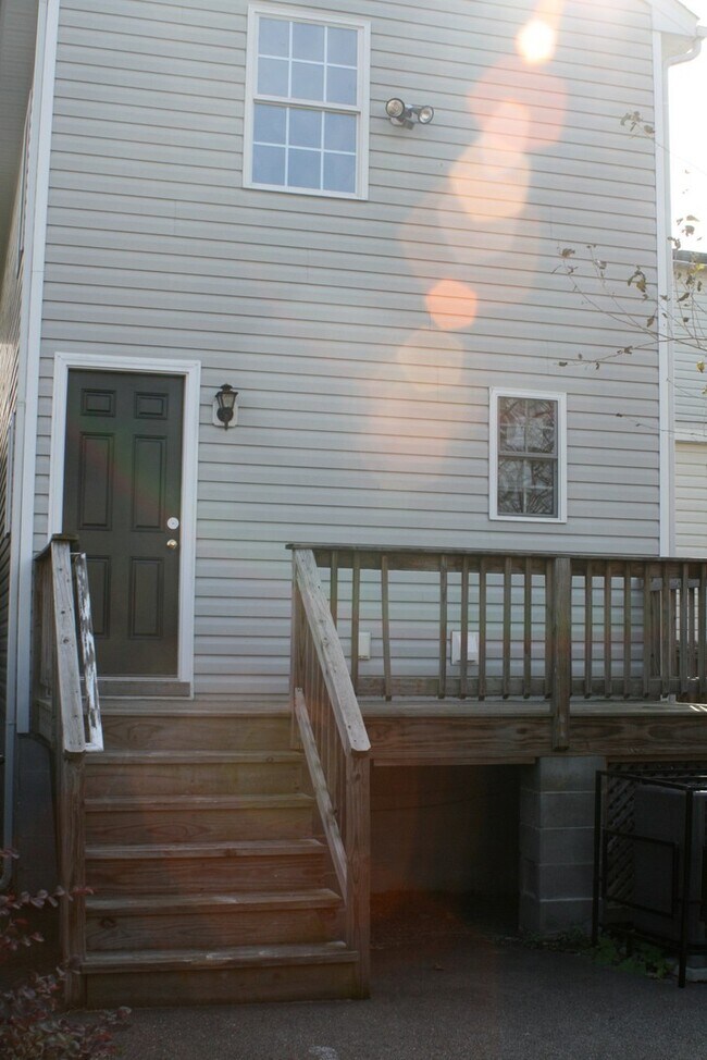 Foto del edificio - Spacious 4 Bedroom Home in Church Hill Ava...