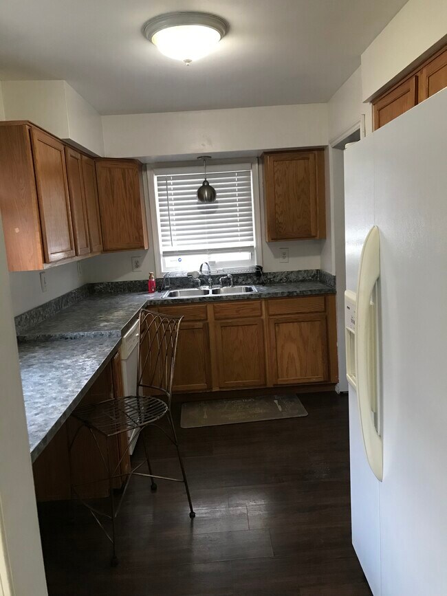 Building Photo - 458 Granada Dr