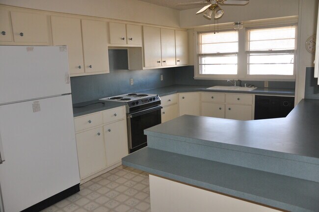 Cocina - 2605 43rd St