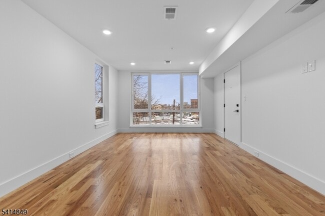 Building Photo - 37 S 7th St