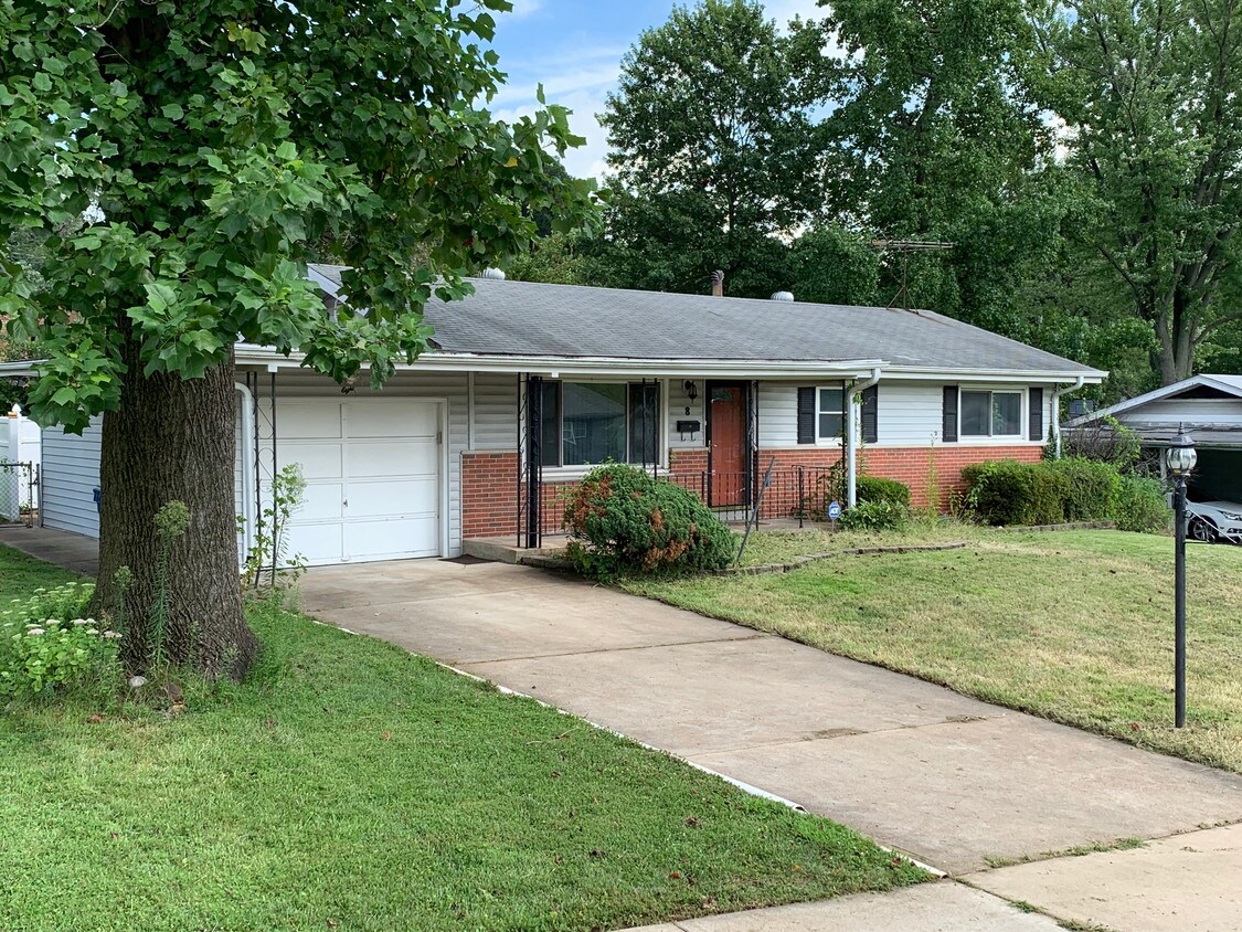 8 Forestwood Dr, Ferguson, MO 63135 House Rental in Ferguson, MO
