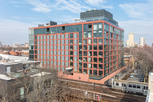 Building Photo - Elevate Lincoln Park