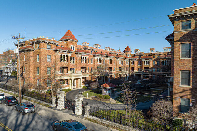 Building Photo - Eden Park