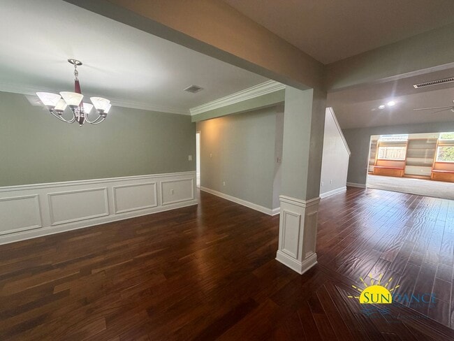 Building Photo - Spacious 5-Bedroom Home with Heated Pool & Hot Tub in Niceville!