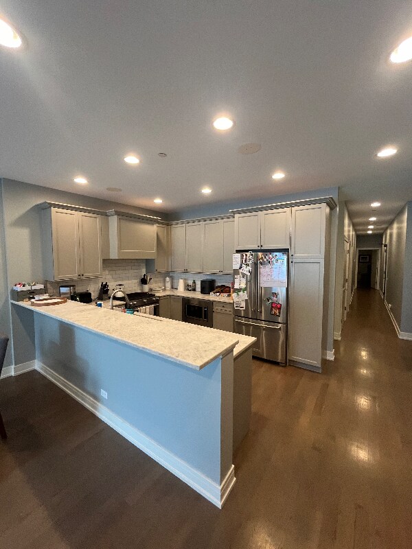 Building Photo - 910 Hinman Ave