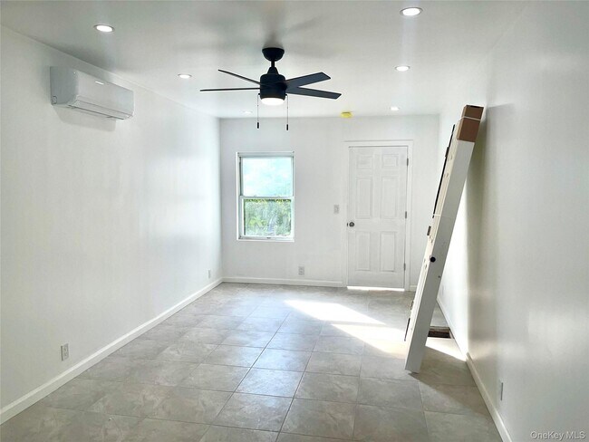 Foto del edificio - 26 Meadowbrook Pl