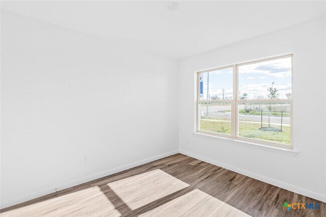 Foto del edificio - 5801 Betty Lou Dr