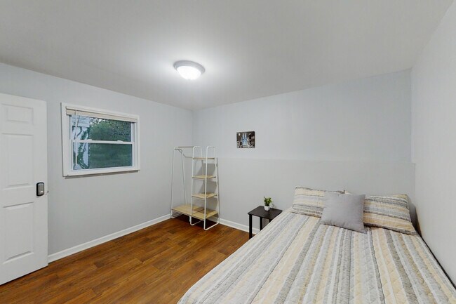 Building Photo - 3791 N Camp Creek Pkwy SW