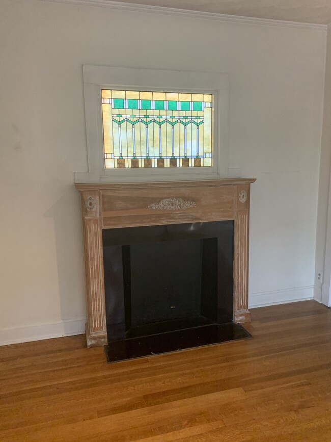 Fireplace - 1408 W Balmoral Ave