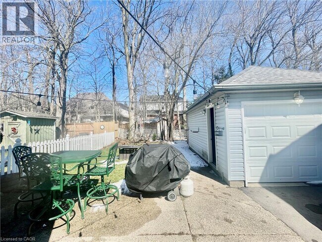 Photo du bâtiment - 684 Jacob Ln