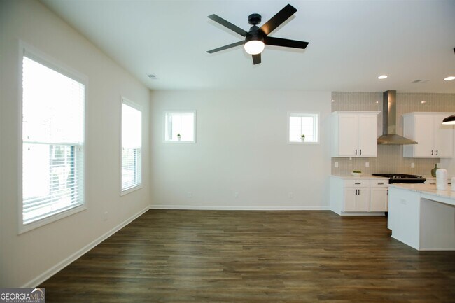 Foto del edificio - 2431 Folly Ln