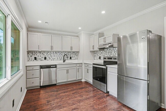 Foto del edificio - Updated 3 Bedroom Home Convenient to Downtown Raleigh