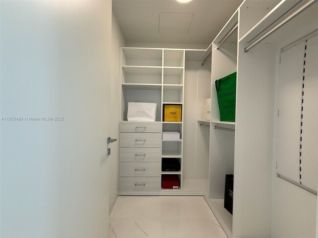 Building Photo - 300 Biscayne Blvd Way