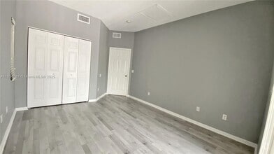 Building Photo - 2941 Riverside Dr