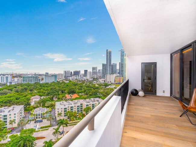 Building Photo - 1581 Brickell Ave