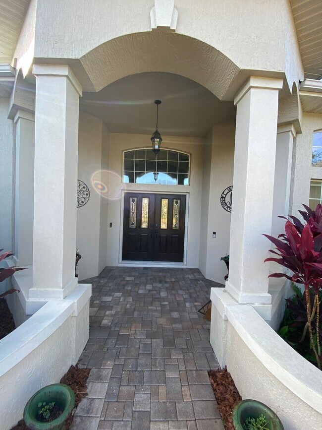 Foto del edificio - Spectacular and Luxurious Turnkey ANNUAL Lease in The Village of Bridgeport