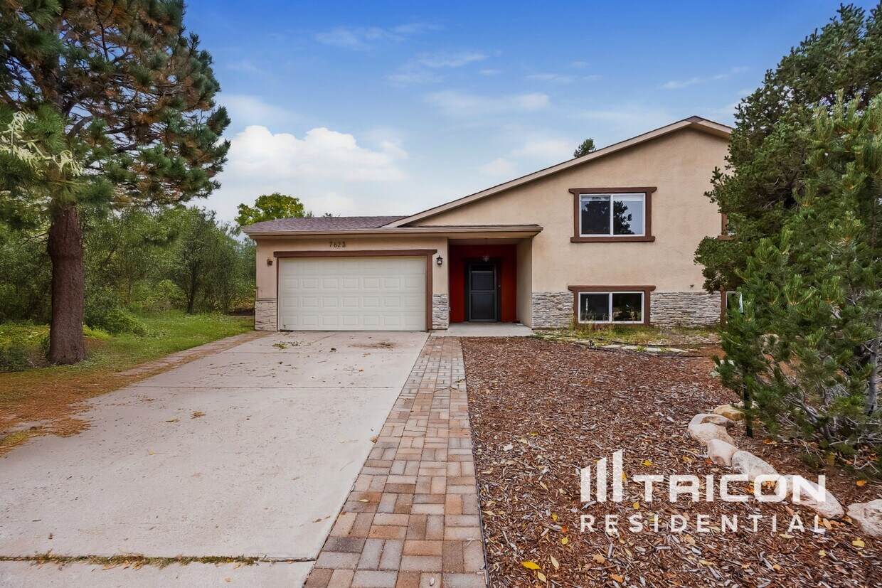 Primary Photo - 7623 Safari Cir