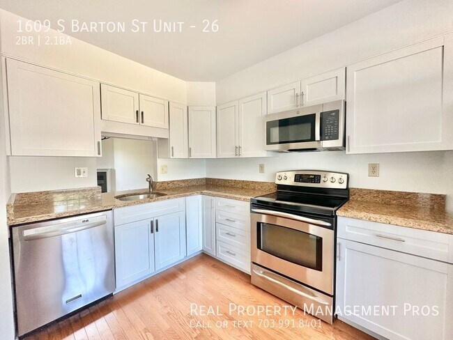 Building Photo - Light & Bright Arlington Townhouse- Backs ...