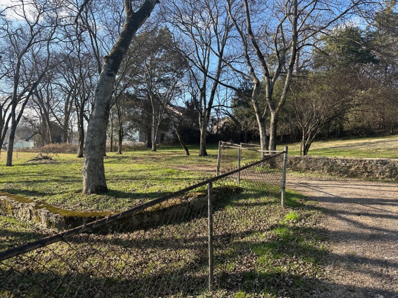 Foto del edificio - 318 Valley View Dr