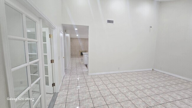 Foto del edificio - 16219 Mt Lowe Cir