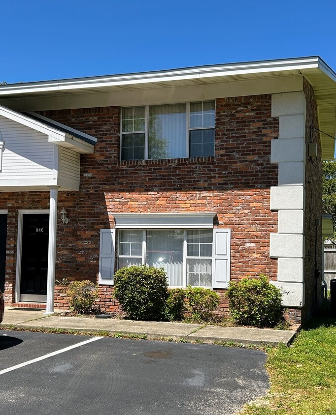 846 Stonegate Ct, Fort Walton Beach, FL 32547 Townhome Rentals in