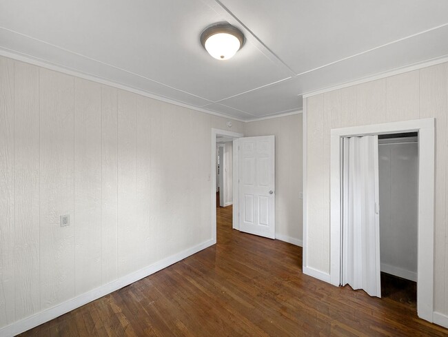 Foto del edificio - 208 E Graham St