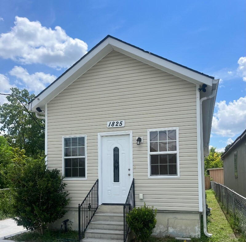 Primary Photo - 1825 Gordon St