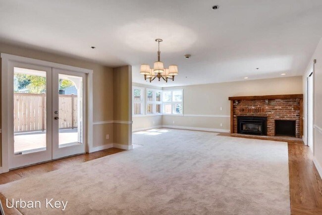 Foto del edificio - 10254 Marine View Dr SW