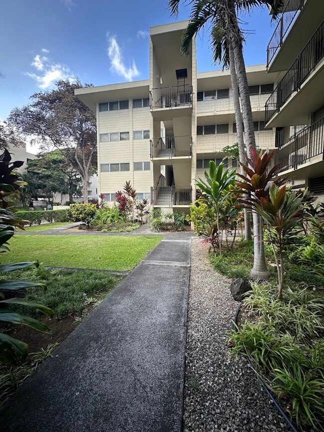 Building Photo - 933 Kaheka St