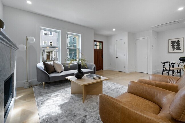 Building Photo - 17 Chilton St