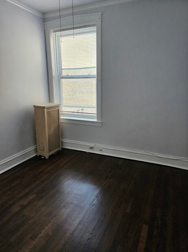 Building Photo - 5460 S Kimbark Ave