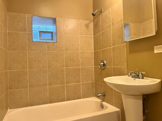 Building Photo - 818 W 84th St