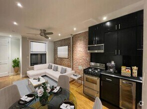 Building Photo - True 3 Bedroom, Renovated, Washer Dryer IN...