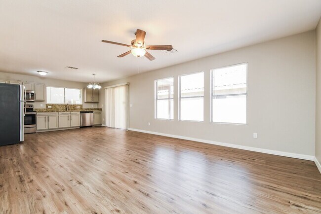 Foto del edificio - 650 E Woodsman Pl