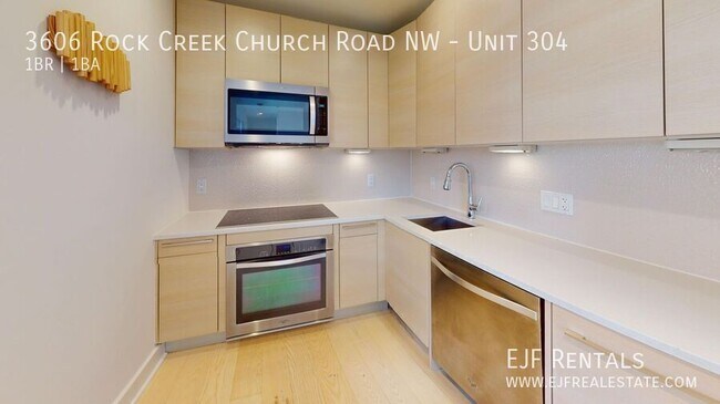 Foto del edificio - 3606 Rock Creek Church Rd NW