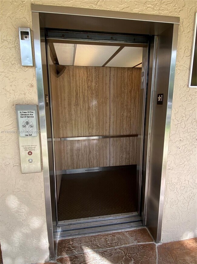 Foto del edificio - 10451 W Broward Blvd