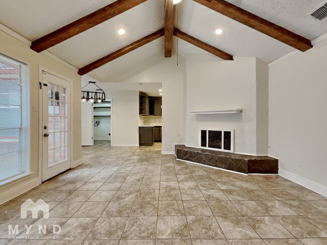 Foto del edificio - 4635 Deer Point Dr