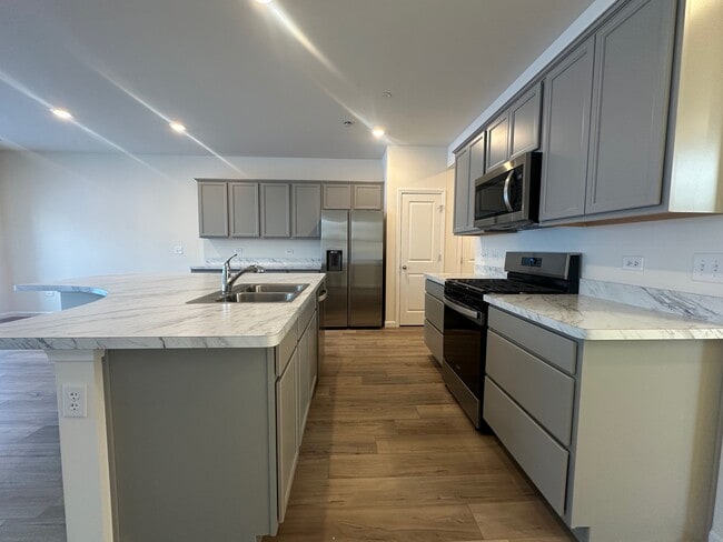 Building Photo - 5924 Hawkweed Dr