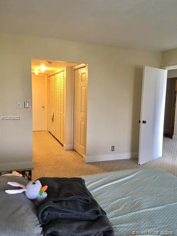 Building Photo - 16300 Golf Club Rd