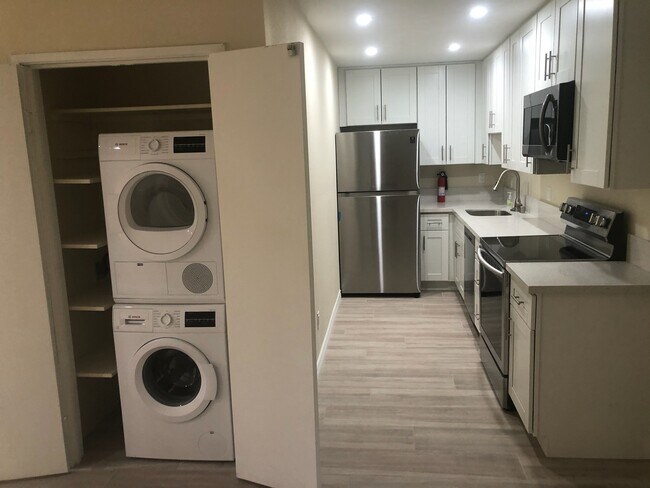 Brandnew kitchen! - 2822 N Auburn Ct