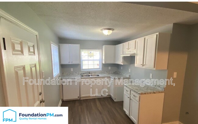 Building Photo - 1392 Kyle St