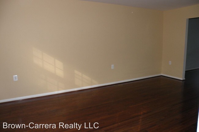 Building Photo - 3 br, 2.5 bath House - 258 Meadows Ln NE