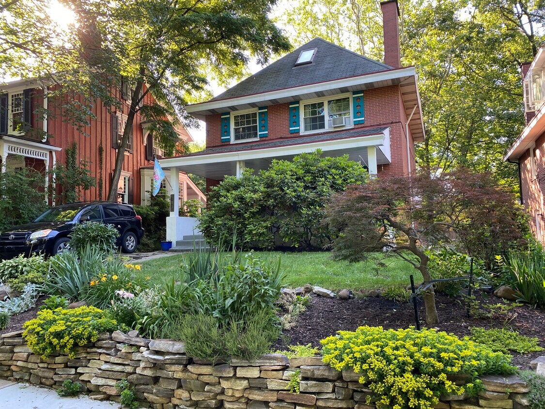 Foto principal - 301 W Swissvale Ave