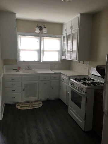 Building Photo - 806 Sherwood Pl