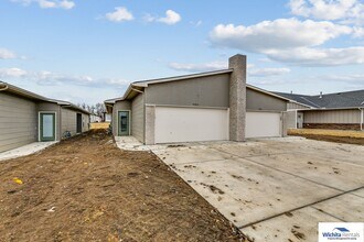 Building Photo - 9927 E Annabelle Cir