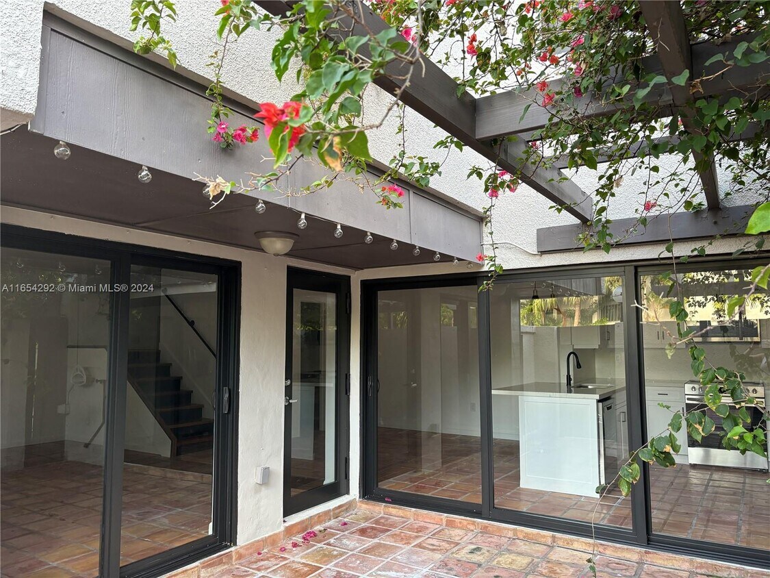 Foto principal - 4708 SW 67th Ave