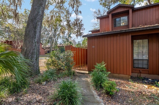 Building Photo - Spacious 3/3 townhome-style condo in Rockwood Villas with washer/dryer