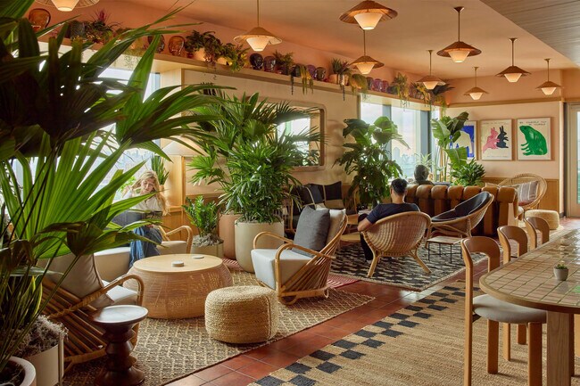 Sala de jardín - Journal Square Urby